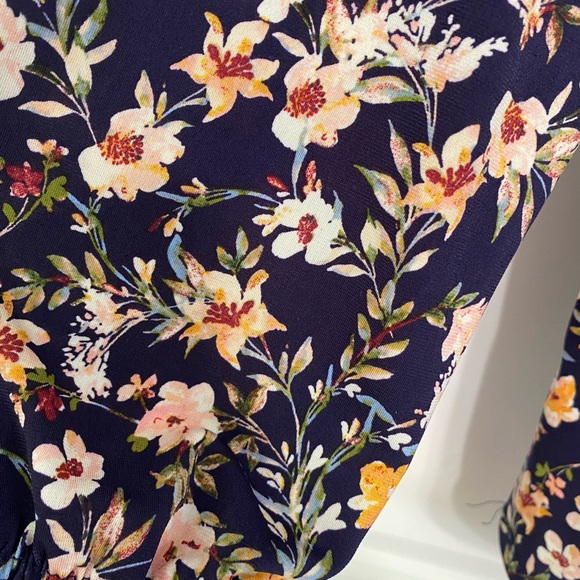 Floral blouse - Picture 3 of 3